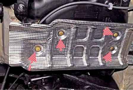 Extracción e instalación del depósito de combustible de Renault Duster