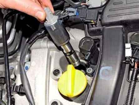 Replacing Renault Duster dephaser solenoid valve