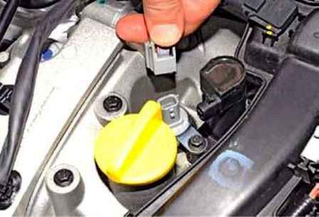 Renault Duster электромагниттік клапанның фазалық реттегішін ауыстыру