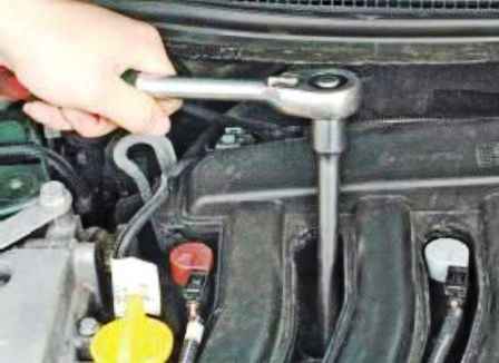 How to check the compression and fuel pressure of a Renault Duster engine