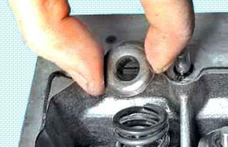 Replacing valve stem seals for Renault Duster