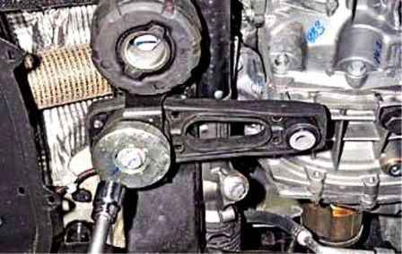 Replacing the Renault Duster power plant mounts