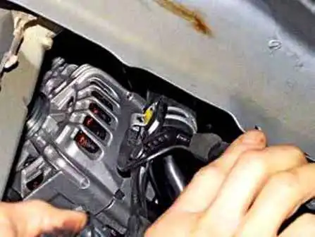 Снятие и установка радиатора системы охлаждения Renault Duster