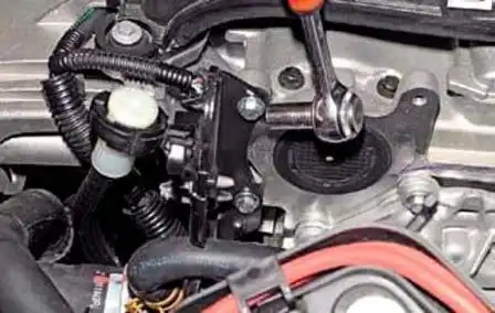 Removing camshafts and hydraulic bearings for Renault Duster valves