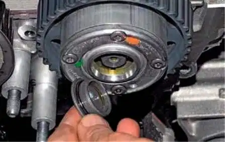 Removing camshafts and hydraulic bearings for Renault Duster valves