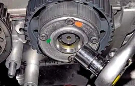 Removing camshafts and hydraulic bearings for Renault Duster valves