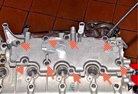 Зняття розподільних валів та гідроопор клапанів Renault Duster