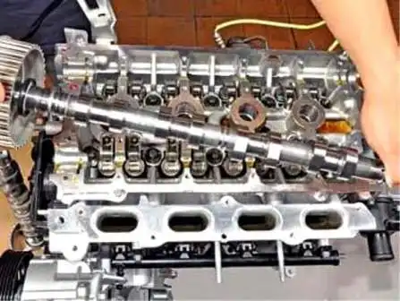 Removing camshafts and hydraulic bearings for Renault Duster valves