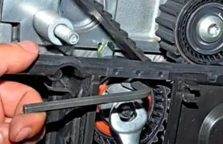 Проверка и замена ремня ГРМ автомобиля Renault Duster
