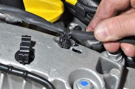 Перевірка та заміна ременя ГРМ автомобіля Renault Duster