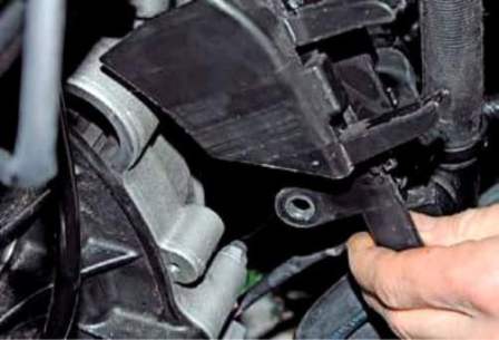 Перевірка та заміна ременя ГРМ автомобіля Renault Duster