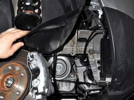 Checking and replacing the Renault Duster accessory belt