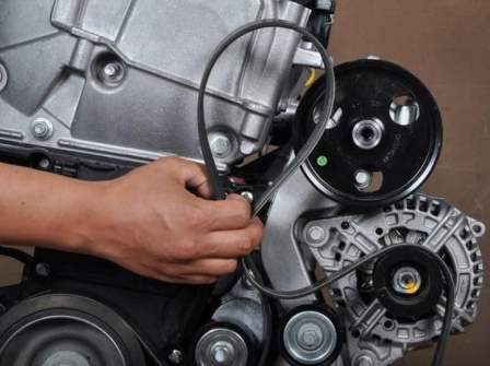 Перевірка та заміна ременя допоміжних агрегатів Renault Duster