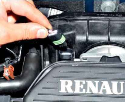 Cómo quitar el conjunto del acelerador Renault Duster