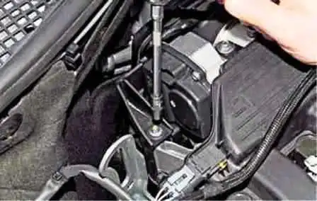 Renault Duster дроссель жинағын қалай алып тастауға болады