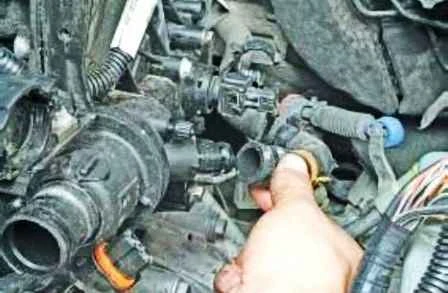 Снятие и установка двигателя Renault Duster