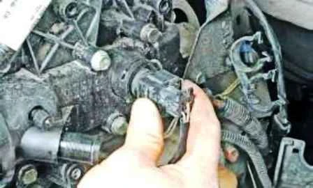 Снятие и установка двигателя Renault Duster