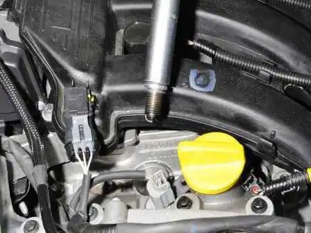Замена катушек и свечей зажигания Renault Duster