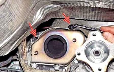 Removing the elements of the Renault Duster exhaust system