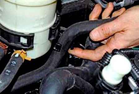 Extracción del ventilador de refrigeración del motor Renault Duster