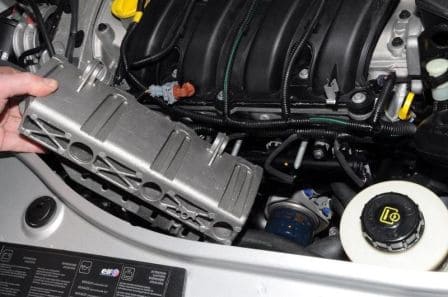 Extracción del ventilador de refrigeración del motor Renault Duster
