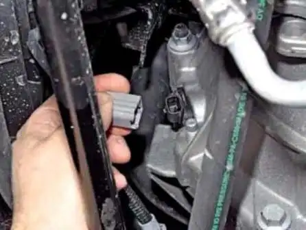 Removing ECU and ECM sensors from Renault Duster