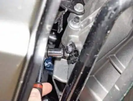 Removing ECU and ECM from Renault Duster