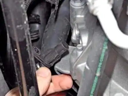 Removing ECU and ECM from Renault Duster