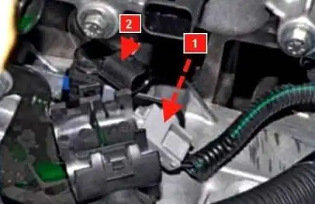 Removing ECU and ECU sensors of Renault Duster