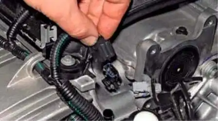 Removing ECU and ECM from Renault Duster