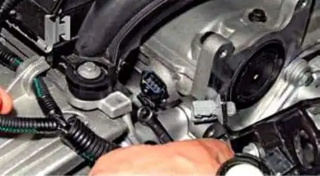 Removing ECU and ECM from Renault Duster