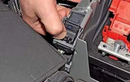 Removing ECU and ECM from Renault Duster