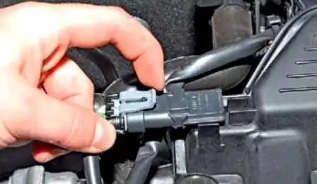 Removing ECU and ECM from Renault Duster