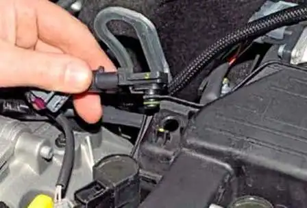 Removing ECU and ECM from Renault Duster