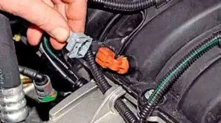 Removing ECU and ECM from Renault Duster