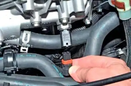 Removing ECU and ECM from Renault Duster