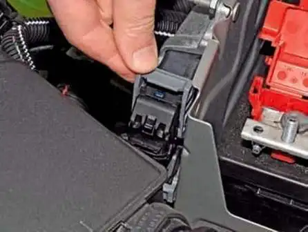 Removing ECU and ECM sensors from Renault Duster