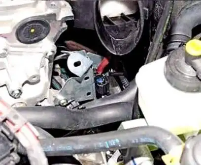 Removing ECU and ECM from Renault Duster