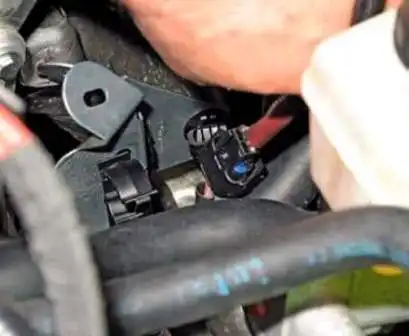 Removing ECU and ECM from Renault Duster
