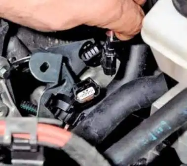 Removing ECU and ECM from Renault Duster