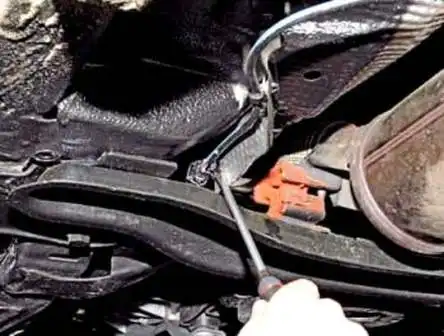 Removing ECU and ECM from Renault Duster