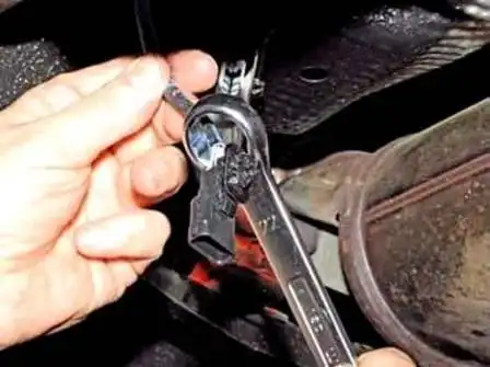 Removing ECU and ECM sensors from Renault Duster