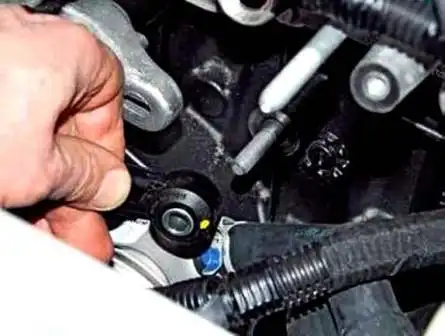 Removing ECU and ECM sensors from Renault Duster