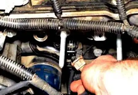 Removing ECU and ECM from Renault Duster