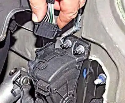Removing ECU and ECM from Renault Duster