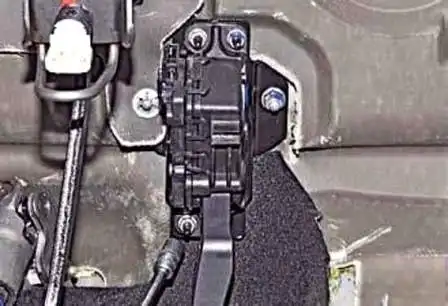 Removing ECU and ECM sensors from Renault Duster