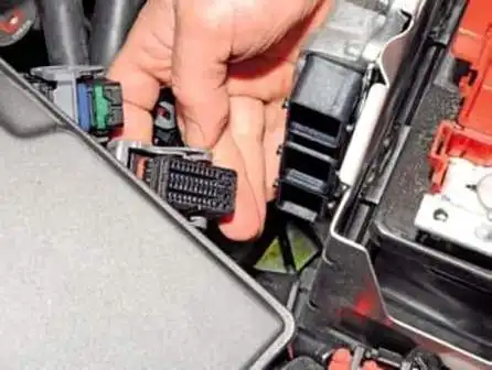 Removing ECU and ECM sensors from Renault Duster