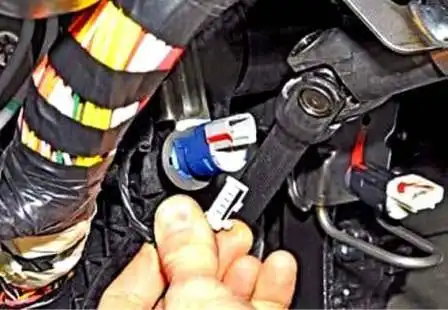 Removing ECU and ECM from Renault Duster