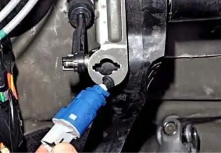 Removing ECU and EMS sensors from Renault Duster