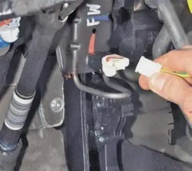 Removing ECU and ECM from Renault Duster